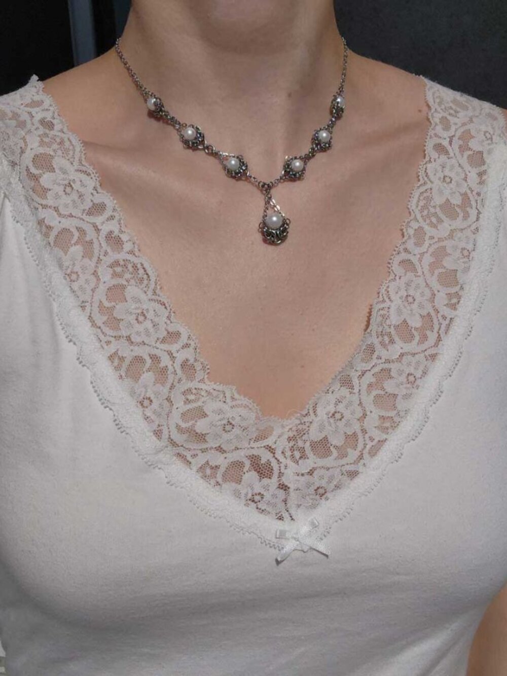 Victorian style white pearl and silver elegant necklace - Picture 2 of 10